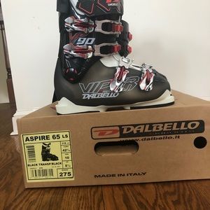Brand new ski shoes